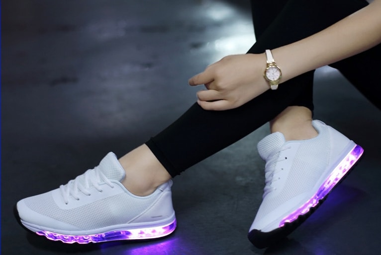 White Tide Sepatu LED Sport - Female