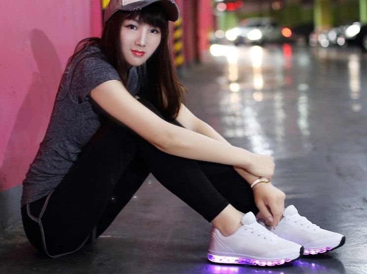 White Tide Sepatu LED Sport - Female