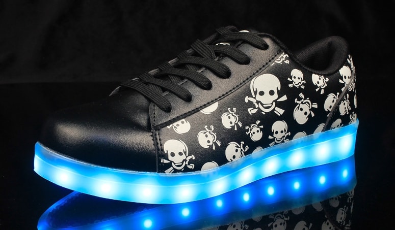 Black Skull Casual LED Shoes - Female