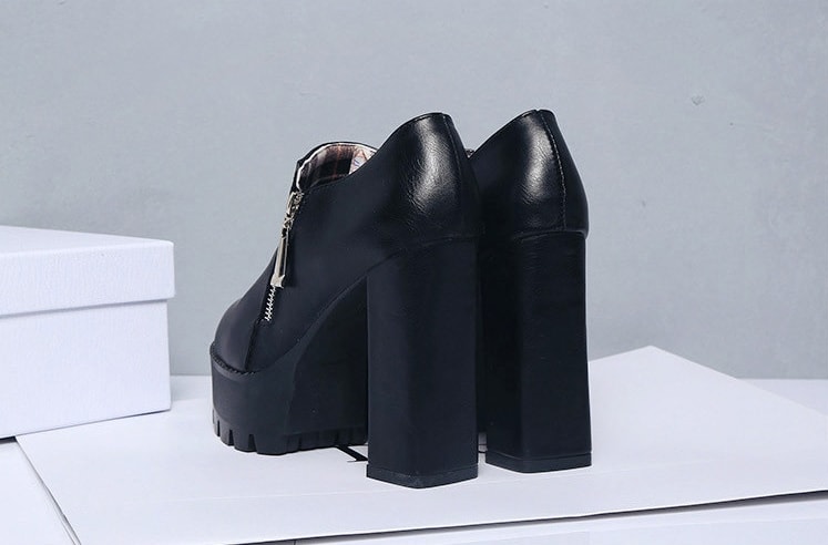 Black Thick Crust Semi Boot Import