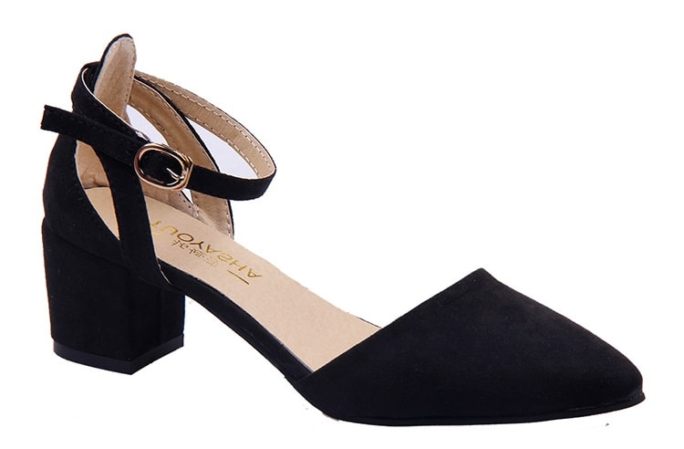 Black Europe Suede Pointed Shoes